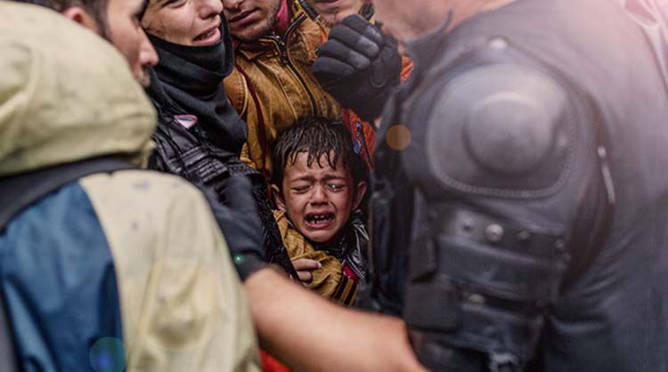 Tragedia migrante crece; choque de embarcaciones deja 13 muertos