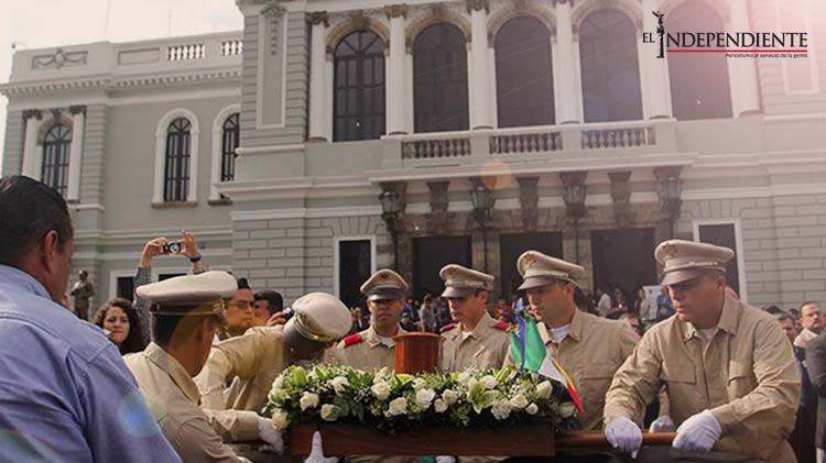 Trasladan los restos del escritor Juan José Arreola