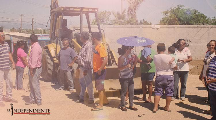 Colonos de El Zacatal impiden que máquinas continúen con la construcción de una gasolinera