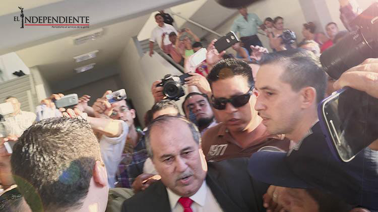 Sale del gobierno Nacho Monroy “por la puerta de atrás”