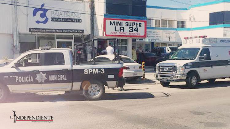A punta de pistola asaltaron negocio frente a la Clínica 34