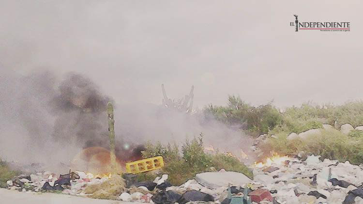 Pese a la lluvia, ardió un basurero clandestino en SJC