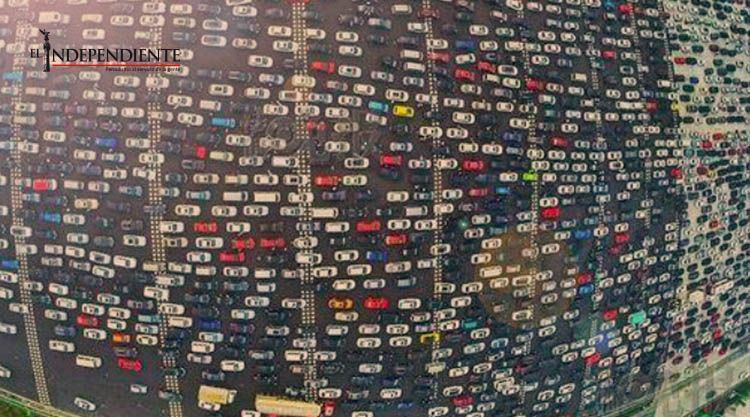 El embotellamiento en China que te hará mirar los de México como una broma