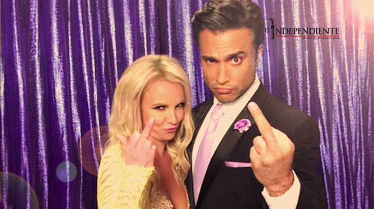 Spears y Camil hacen la 'Britney-señal'