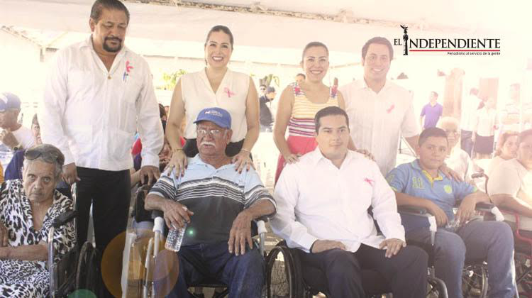 Recibieron del SEDIF sillas de ruedas 25 personas con discapacidad