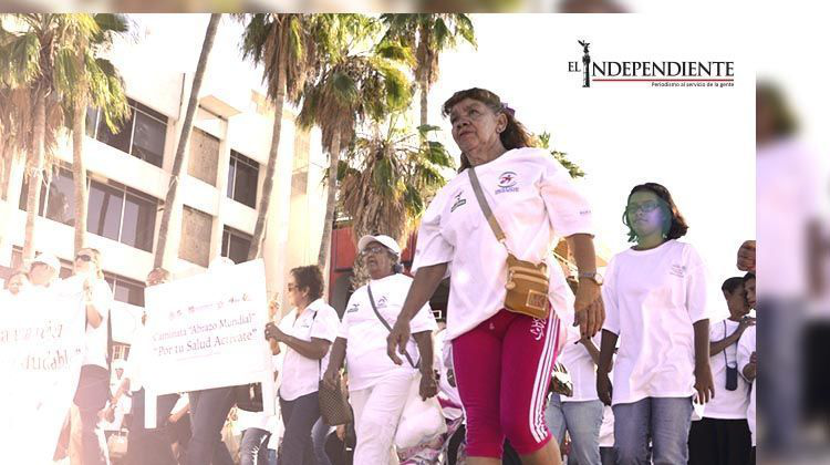 Exitosa la caminata de salud para gente grande