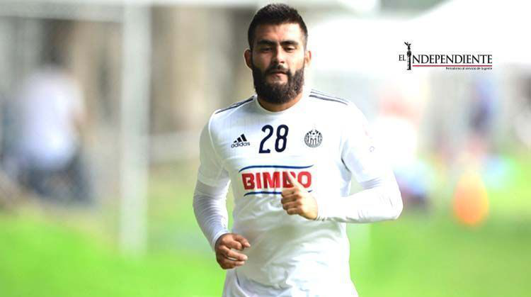 Basulto está listo para ser titular en la defensa de Chivas