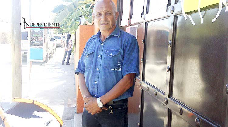 Maestro de secundaria cumple seis días en huelga de hambre