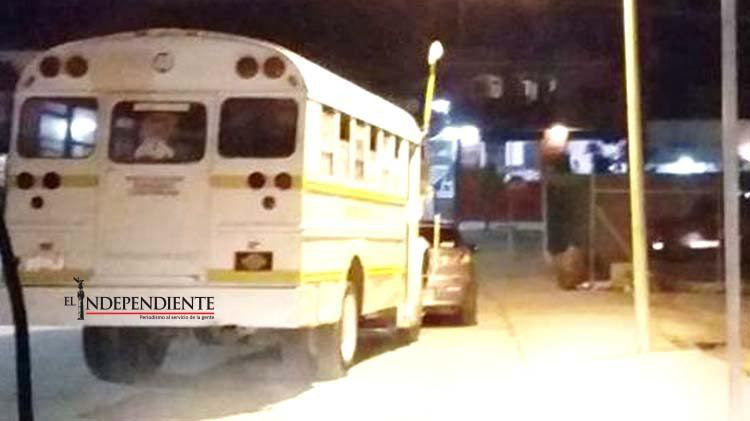 Con picahielos, delincuentes asaltan a chofer y pasajeros de una “pesera”