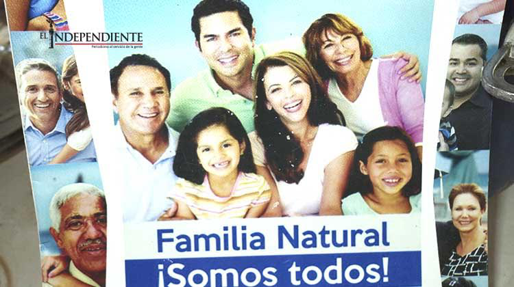 Veladamente, el obispo de La Paz brinda su apoya a la familia natural