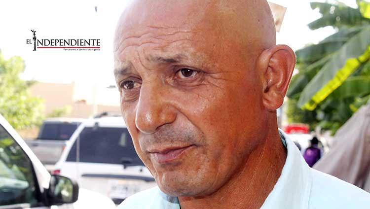 Después de 13 días, maestro de SJC levanta su huelga de hambre