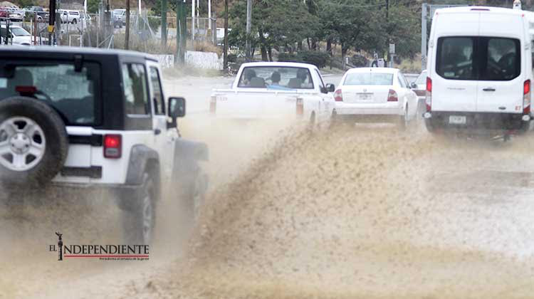 Ocasiona ‘‘Sandra’’ problemas viales y encharcamientos en Los Cabos