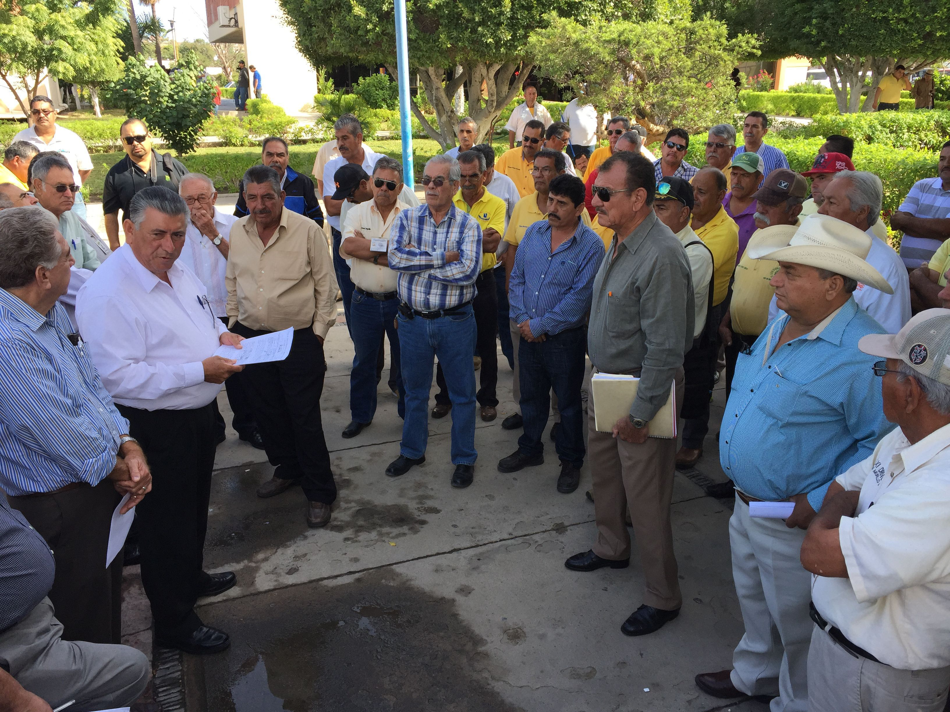 Se manifiestan ejidatarios en el Congreso a favor de Los Cardones y La Pitalla