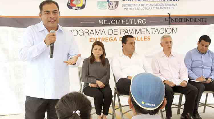 Entregan Alcalde y Gobernador obras educativas y de pavimentación por 18.5 mdp en Los Cabos