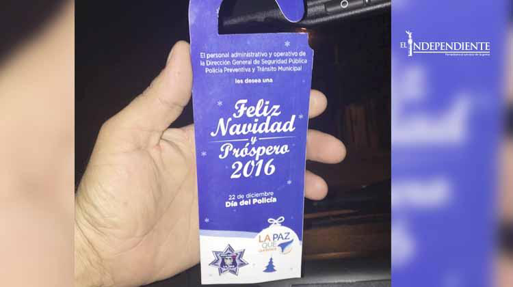 Policías piden su "calaverita" en avenidas de La Paz; hoy celebran su día