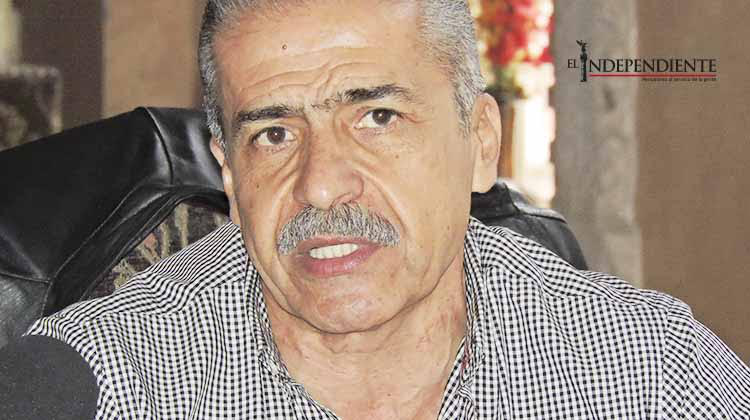 Atento regidor Flores a la evaluación de funcionarios públicos