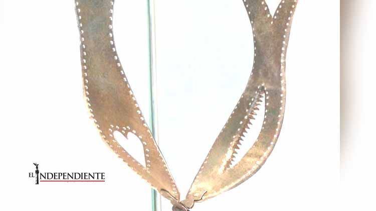 Mujer llama a los bomberos para salir de un cinturón de castidad