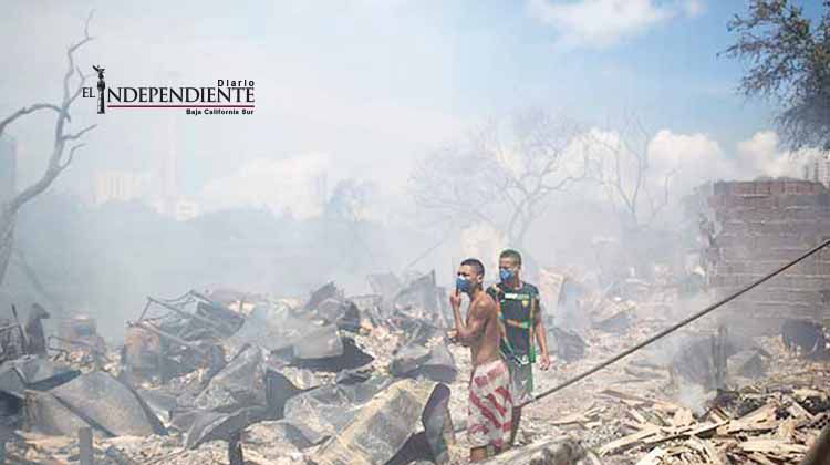 Bomberos de EU y México combaten incendio en Texas