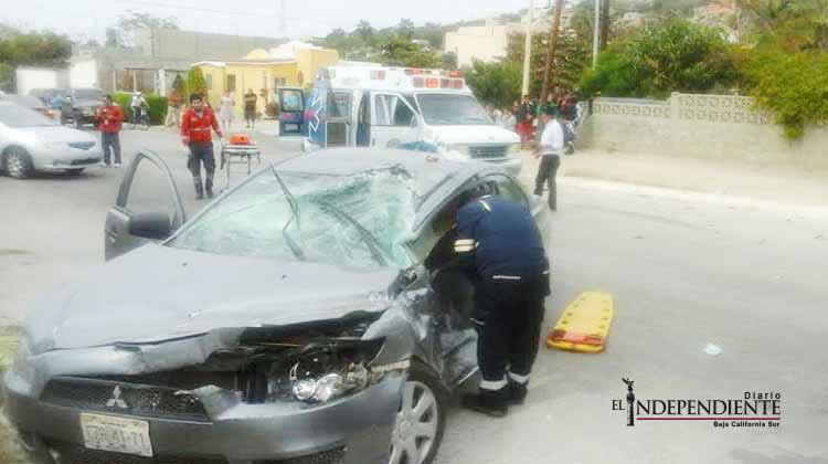 Ladrón de vehículos desata persecución y provoca accidente automovilístico