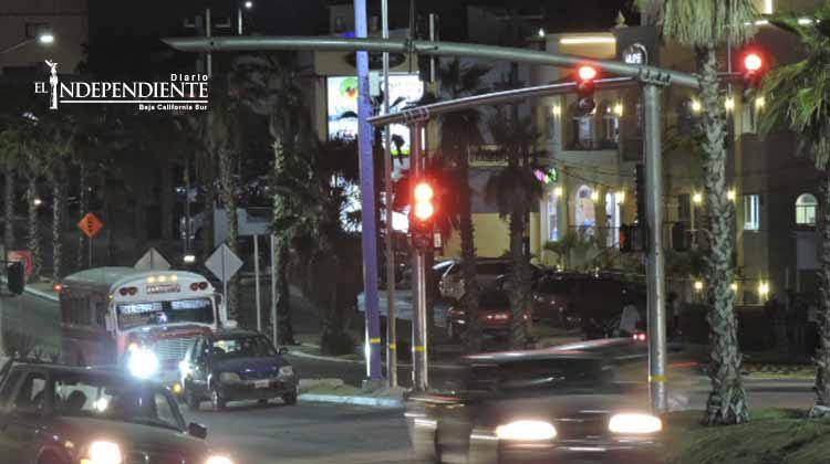 Asegura el Alcalde que la SCT rehabilitará semáforos e iluminará la carretera Transpeninsular