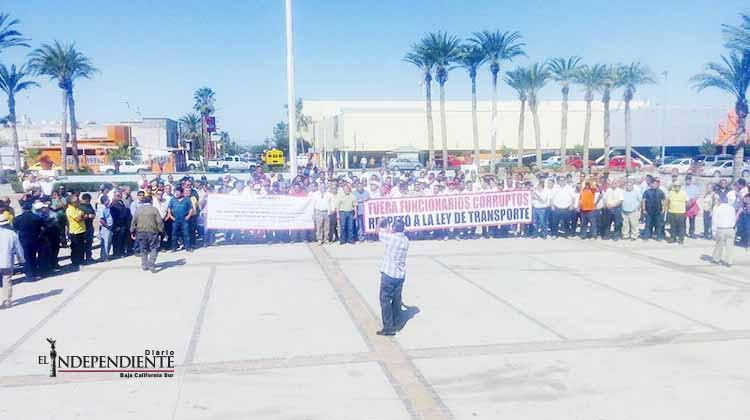 Trabajadores del volante se manifestaron en Palacio de Gobierno; exigen la destitución de 2 servidores públicos