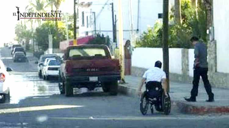 Avanza iniciativa de banquetas libres de obstáculos para personas con discapacidad en Los Cabos