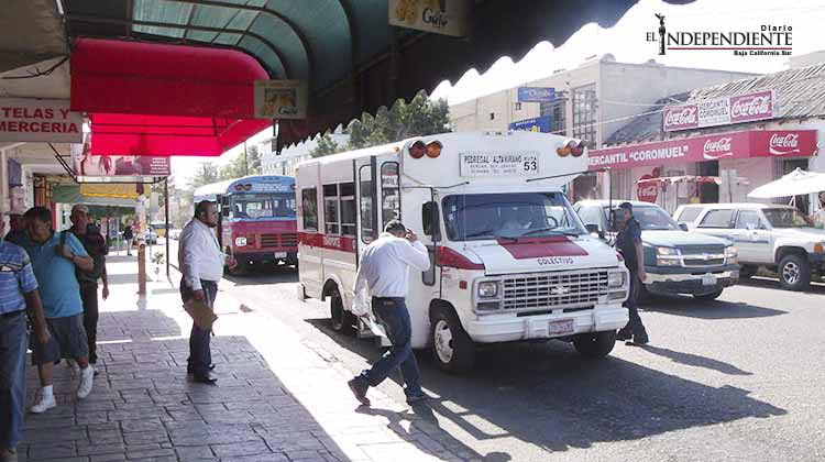 Ciudadanos de La Paz reprueban el servicio del transporte público