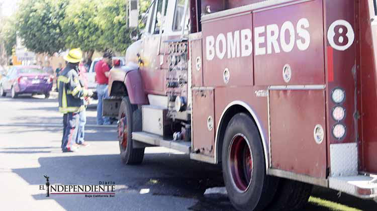 Falla maquinaria de Bomberos durante incendio de vivienda en La Paz