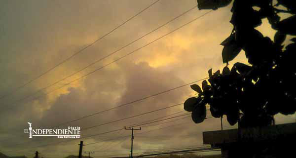 Vecinos de Lomas del Sol padecen más de 24 horas la falta de luz