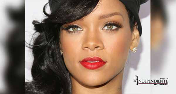 Rihanna estalla contra fan y la bloquea de Twitter