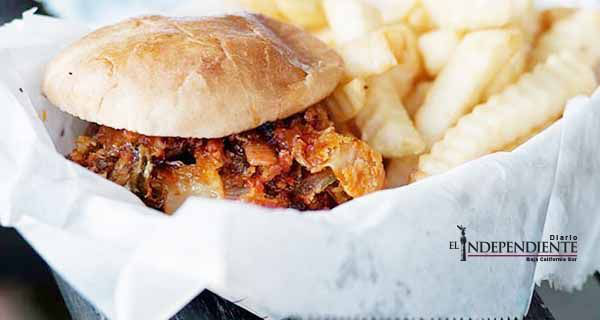 ¿Ya casi sales a comer? Trata de evitar estos 10 alimentos de 'fast food'