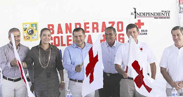 Dan Banderazo a Colecta Cruz Roja “Dona y Sigue Ayudándonos a Salvar Vidas”