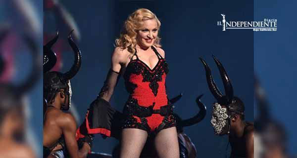 Madonna se emborracha, insulta y pide sexo, en su show