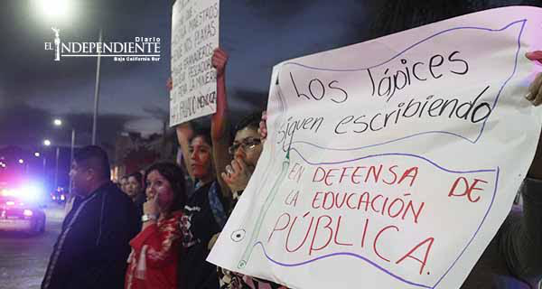 Con manifestación, maestros de Los Cabos dicen NO al cese de 21 maestros de BCS