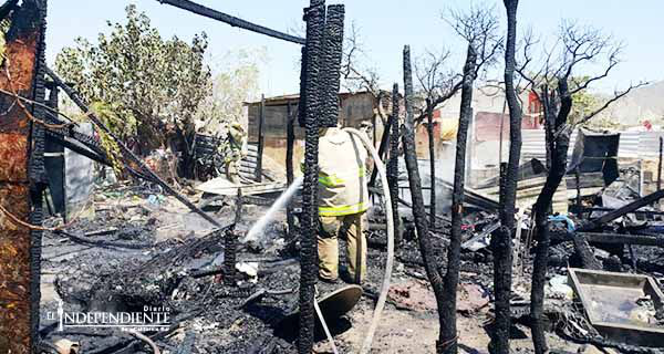 Incendio consume dos casas de cartón en la colonia El Caribe