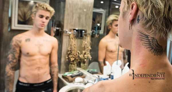 Justin Bieber le enseña su trasero a un millón de personas