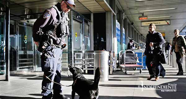 Policía del aeropuerto de Bruselas amaga con huelga; pide más seguridad