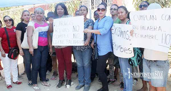 Dejan plantados a padres de familia en SJC; este lunes seguirá el paro de labores en tres escuelas