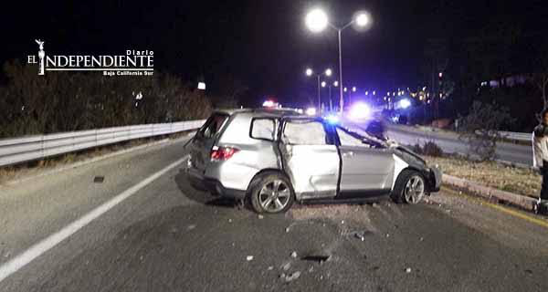 Aparatosos accidentes no cesan en el corredor turístico; conductor sale ileso de volcadura