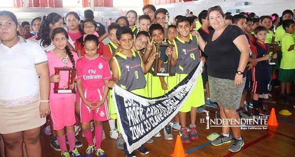Galardona SEP a ganadores en  deportes de conjunto de la Etapa Municipal de “Los Juegos Nacionales Escolares”