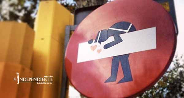 Clet y su intervención en las señales de tránsito