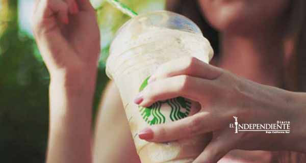 Pide a Starbucks 5 millones de dólares por ponerle mucho hielo a sus bebidas