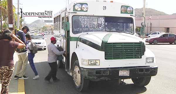 Se capacitan choferes del transporte en manejo a la defensiva