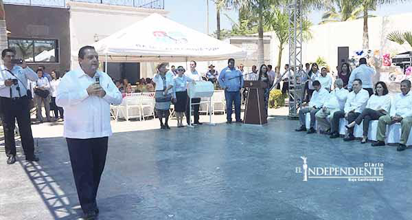 Reconoce Carlos Mendoza Davis la labor de las madres trabajadoras