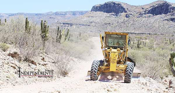 Intensifica el Gobierno del estado la conservación de caminos rurales de BCS