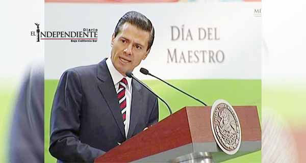 Peña Nieto reconoce compromiso de maestros con modelo educativo