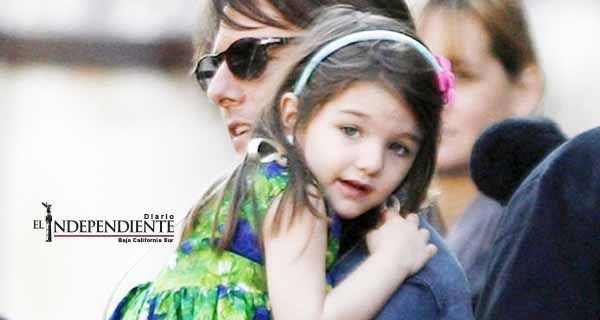 Tom Cruise cree que su hija Suri está poseída