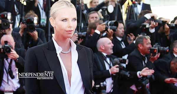 Sexy villana frenará corazones en 'Rápidos y Furiosos 8'