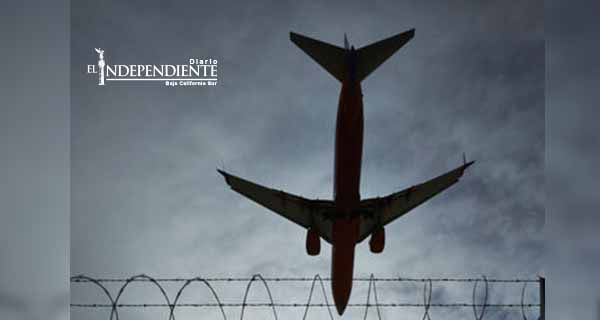 Avión aterriza en LA por supuesta amenaza de bomba