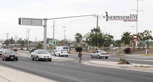 Falta de alumbrado mantiene bajo penumbra el tránsito en el tramo Zacatal- San José Viejo